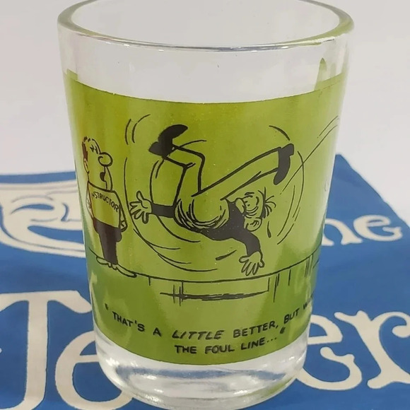 Vtg The Jesters Set of 4 Shot  Glasses. - Picture 7 of 10
